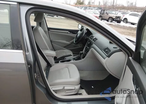 2015 Volkswagen Passat 1.8T Se z USA, uszkodzony, nr VIN 1VWBT7A35FC003305